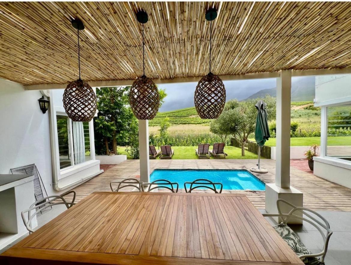 סטלנבוש Charming Villa מראה חיצוני תמונה